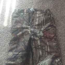 Never Worn Yukon Gear Insulated Camo Hunting Pants