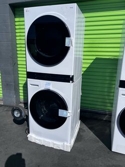 LG WashTower Stacked SMART Laundry Center 4.5 Cu.Ft. Front Load Washer & 7.4 Cu.Ft. Electric Dryer in White w/ Steam
