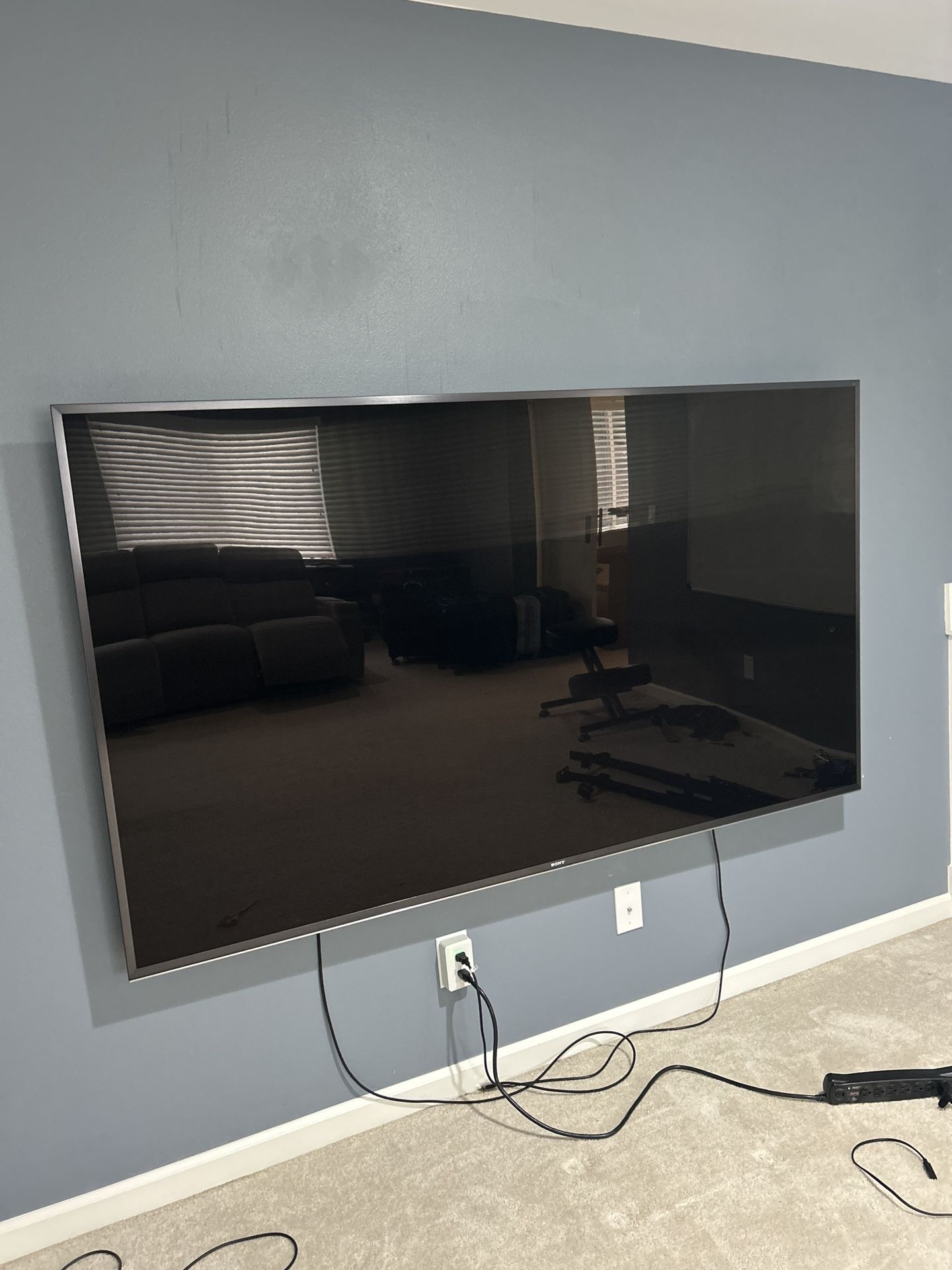 Sony 85" 4K TV & Wall Mount