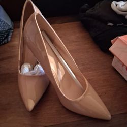 No Name Brand High Heels Beige Color Size 8 1/2