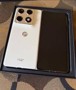 Motorola Razr Fold Pantone Lily White 512gb Factory Unlocked