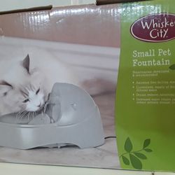 Cat / Small Pet Fountain  Brand New In Weeki Wachee Spring Hill