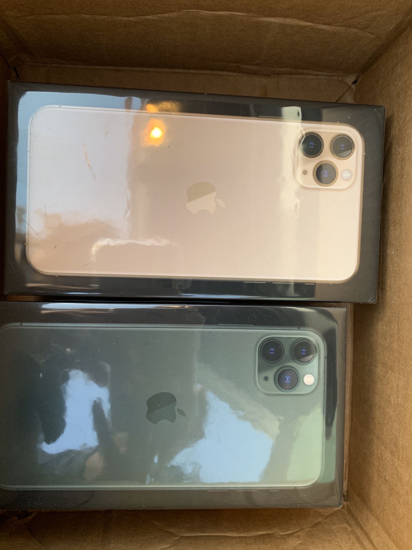 AT&T IPHONE 11 Max Pro 512 GB Brand new. Pick up only. Each 1250