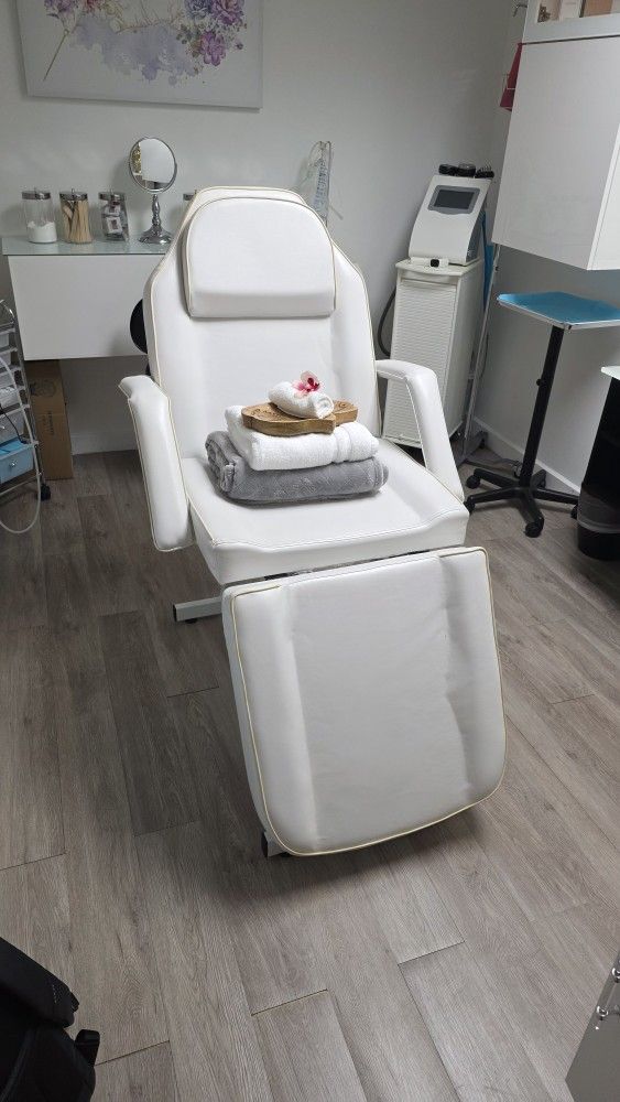 Facial Bed + 8-in-1 Facial Machine – Good Condition