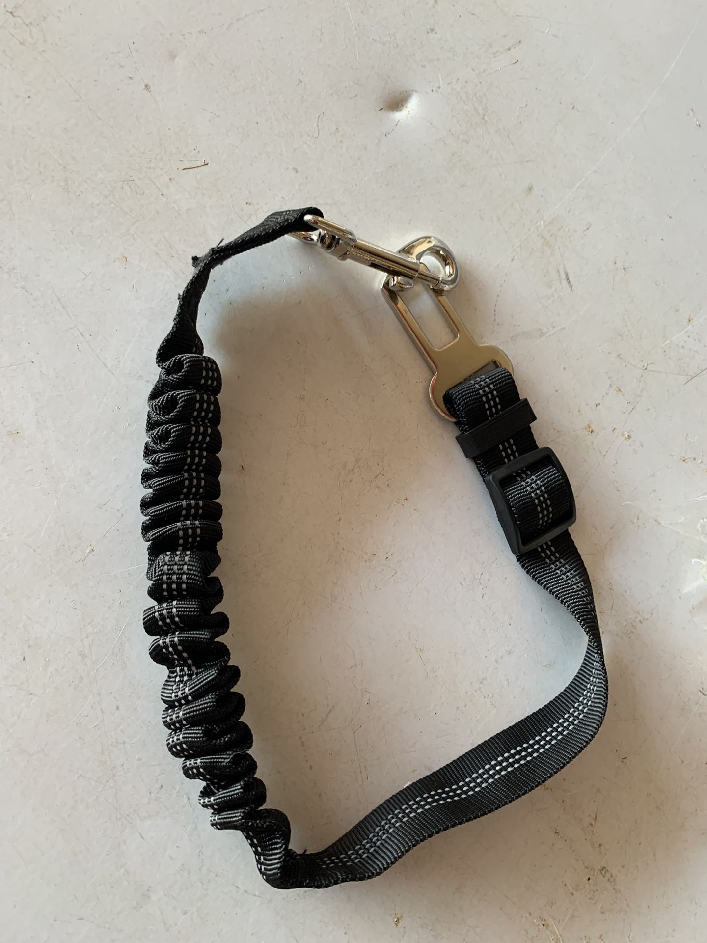 New Adjustable Dog Seatbelt To Secure Dog In Car Seat But Able To Move Around, Heavy Metal Buckles, 3 Ft Totally Expanded 