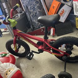 Two Kids Specialized Bikes With Training Wheels