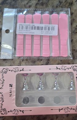 Nail Stand & reusable pink clay