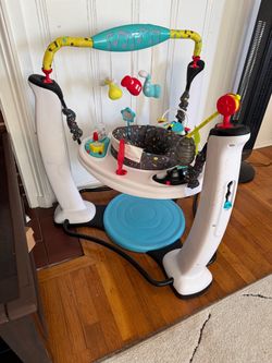 Baby bouncer music stand