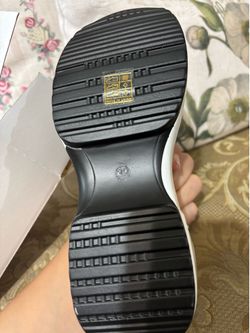 Shoe
