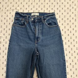 Abercrombie Curve Love 90’s Straight Jean