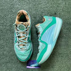 Nike KD 16 Wanda mint size 10men/11.5women