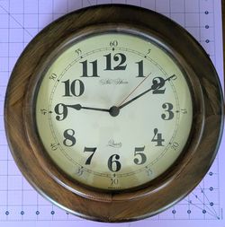 Vintage New Haven Quartz Clock - EUC