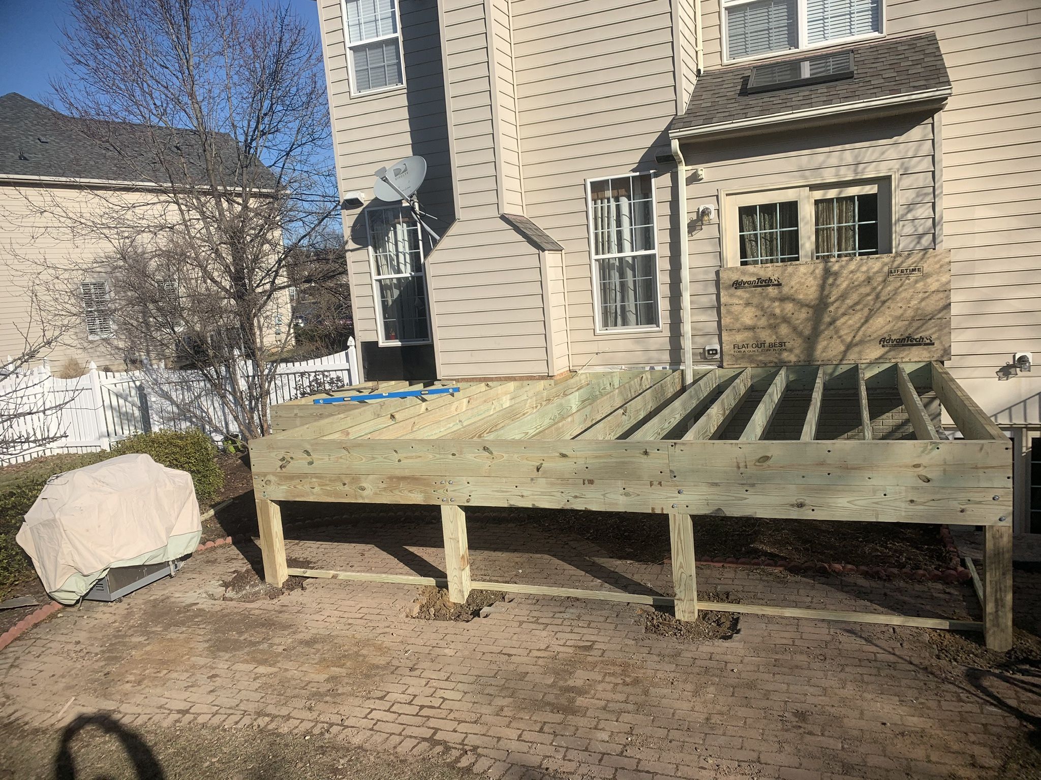 Necesito carpintero Con experencia vehículo y herramientas