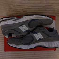New Balance Men 2002R 