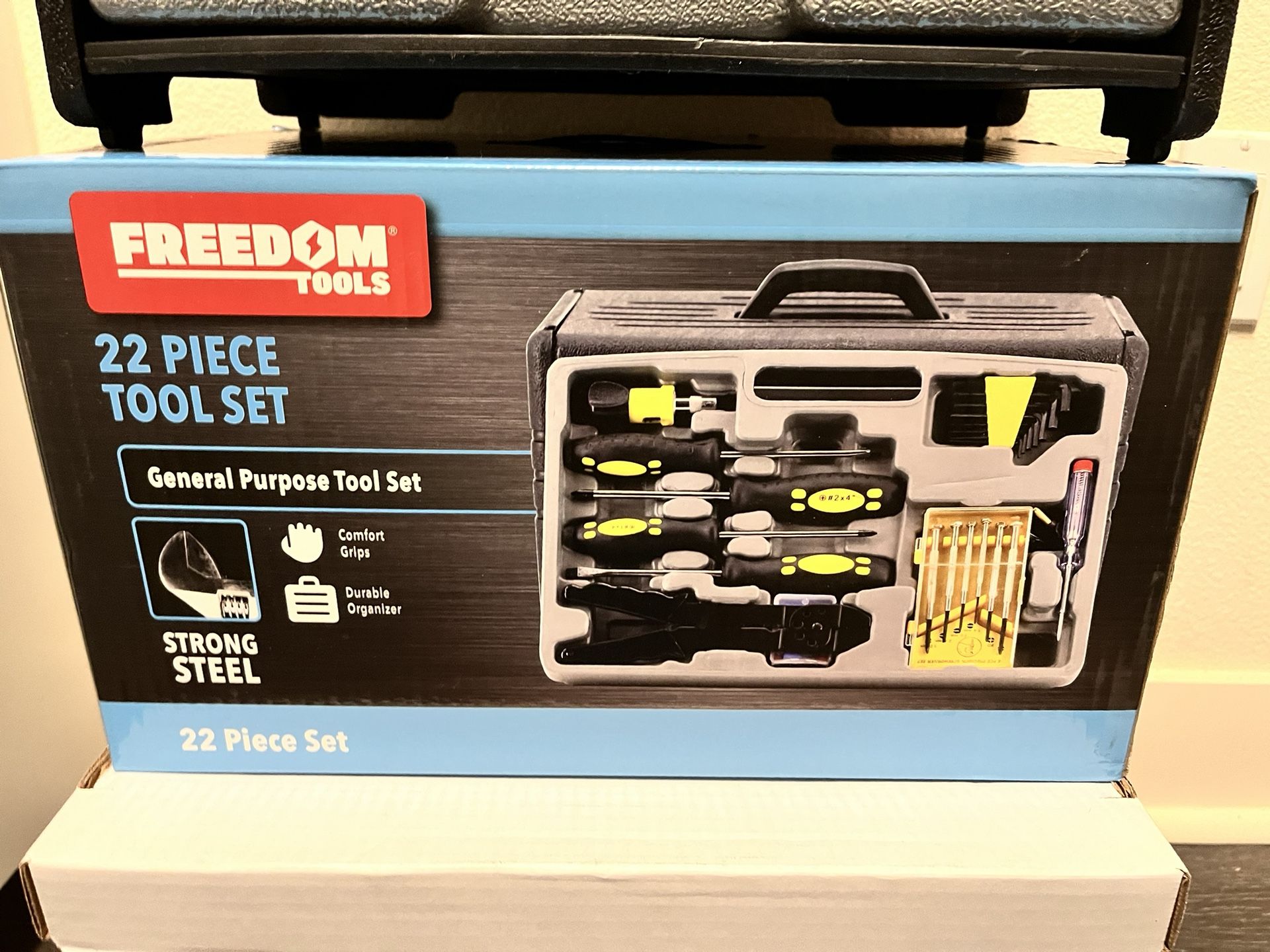 100 - Piece - Freedom Tools - Tool Set - (New) $ 65
