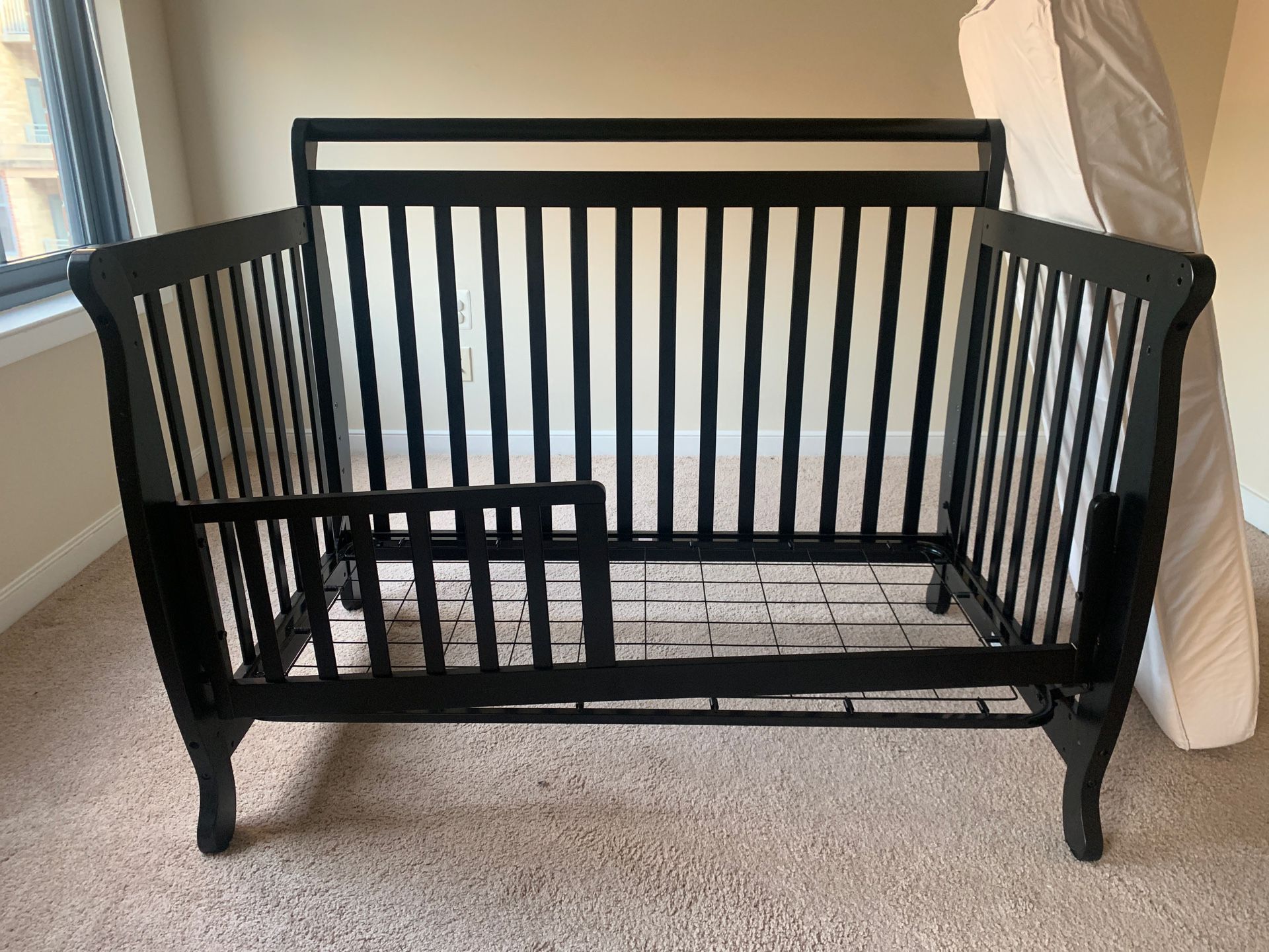 Baby convertible crib w/ mattress