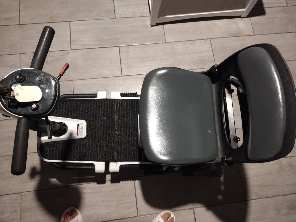 Wheel Chair GO-GO FOLDING MOBILITY SCOOTER $600