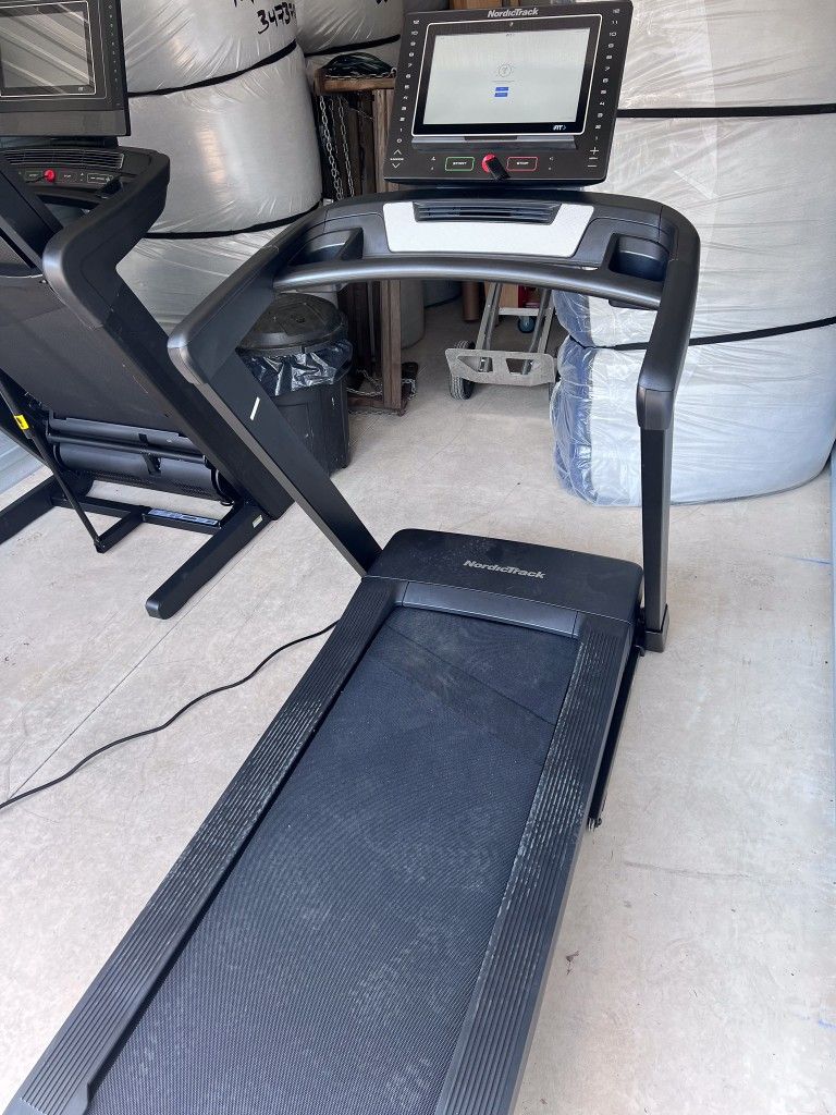 Unbeatable Deal: NordicTrack EXP 14i Treadmill - Like New, Priced to Sell Quick!