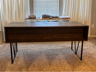 Used Desk-like new condition