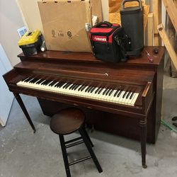 Upright Console Piano – Works Great – Solid Wood