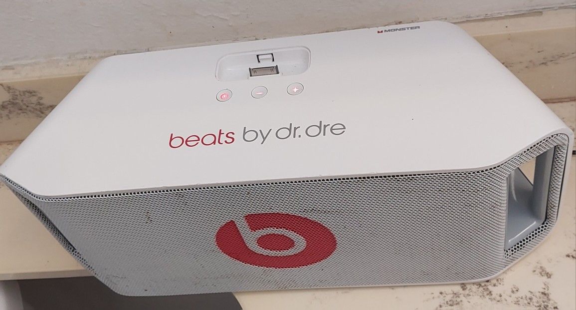 Rare Beats by Dr. Dre Portable Beat Box White from Monster in Good Condition comes with original beats portable plug in also can be wireless takes 6 D