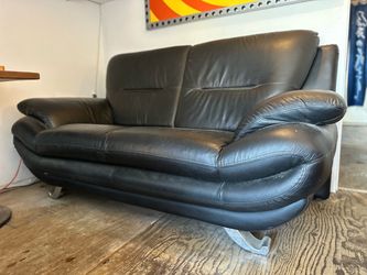 Black Leather Loveseat – Modern Design with Chrome Legs