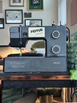 FEIYUE FYE390 black and gold sewing machine