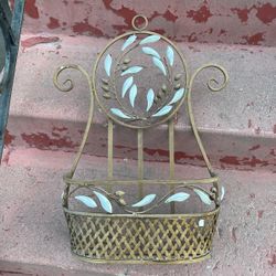 Hanging plant holder