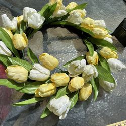 19 Inch White And Yellow Tulip Wreath