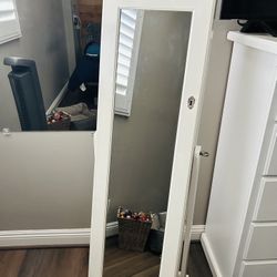 Mirror Jewelry Stand