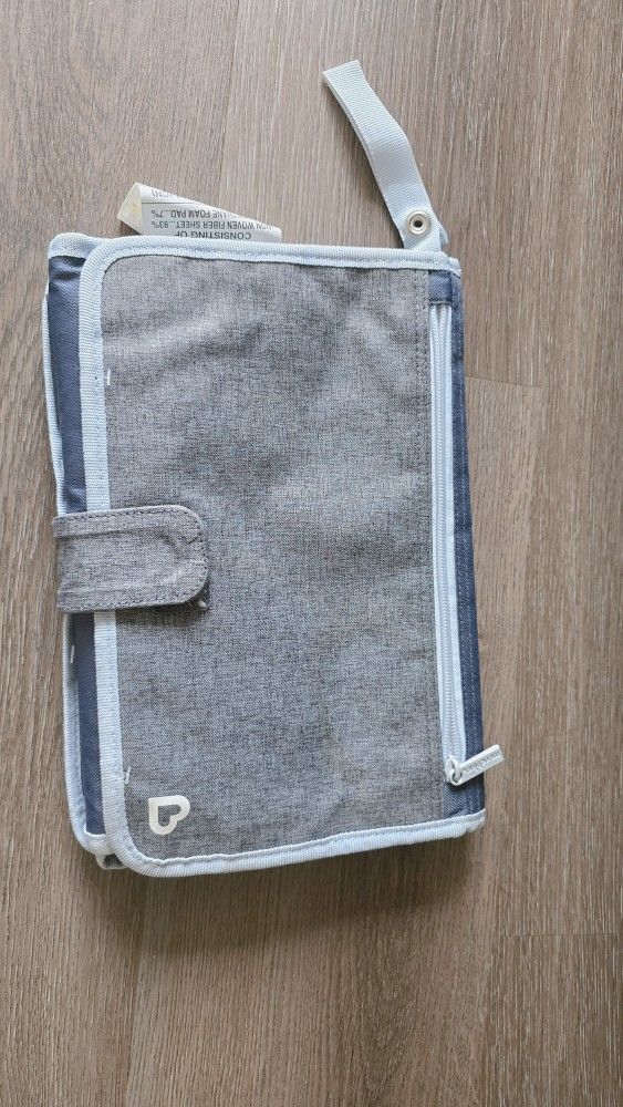 Munchkin Go Change Portable Diaper Changing Kit with Changing Pad a