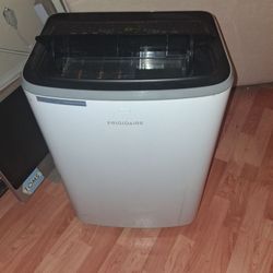 Frigidaire Air Conditioner/ Dehumidifier..........WORKS GREAT