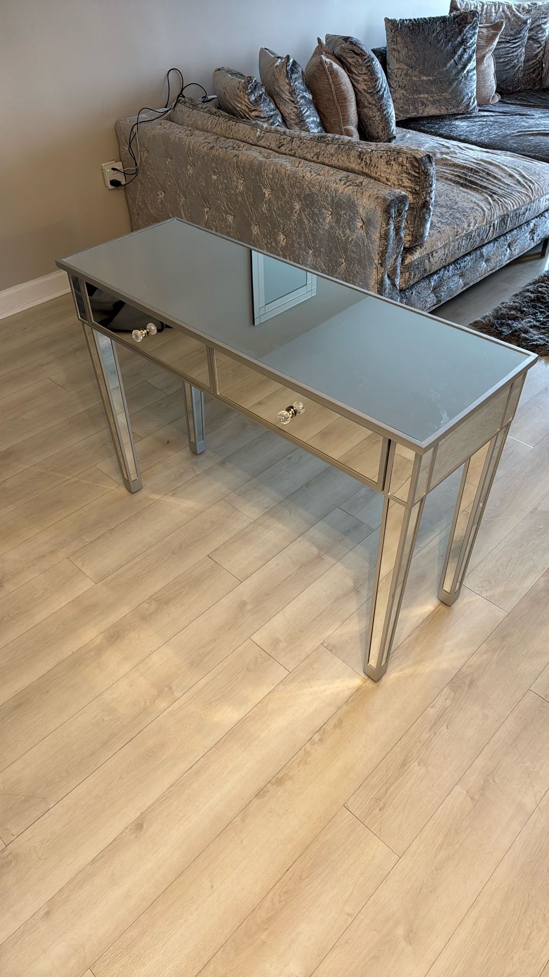 ✨ Mirror Vanity Desk – Great Condition ✨