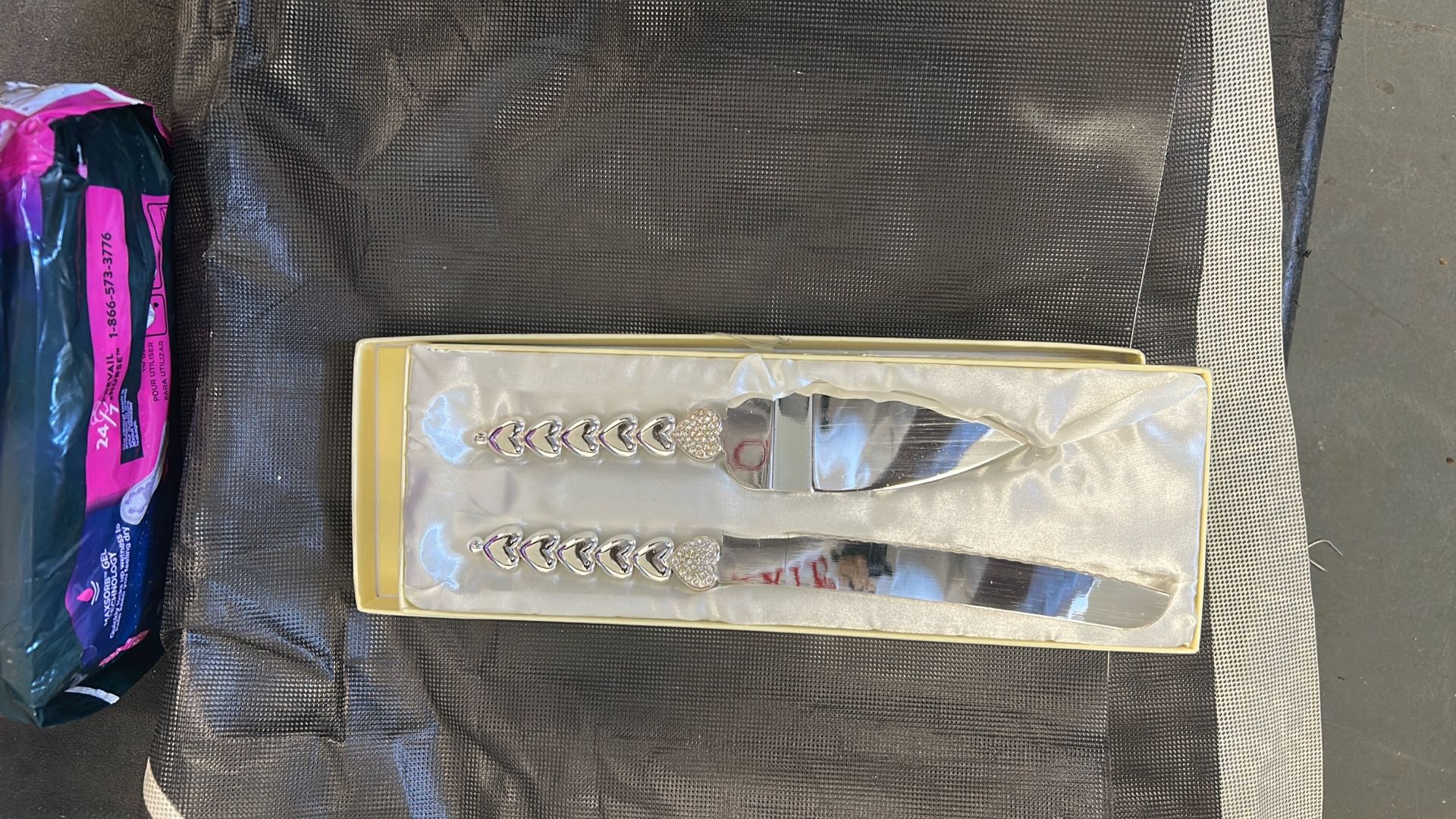 Knife and spatula for cake