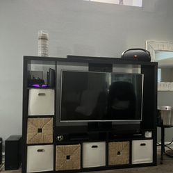 Entertainment center