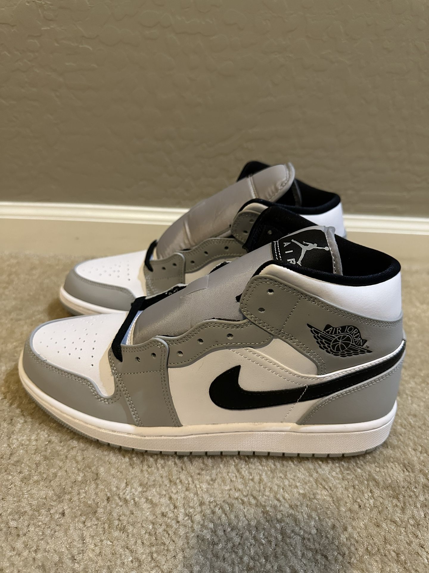 Brand New Jordan 1 Nike Retro Mid Smoke Grey Men’s Size 10