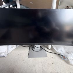 Dell UltraSharp  34-inch curved ultrawide monitor