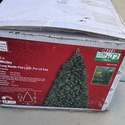 7.5 Pre-Lit LED Christmas Tree 