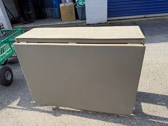 Folding drop leaf table