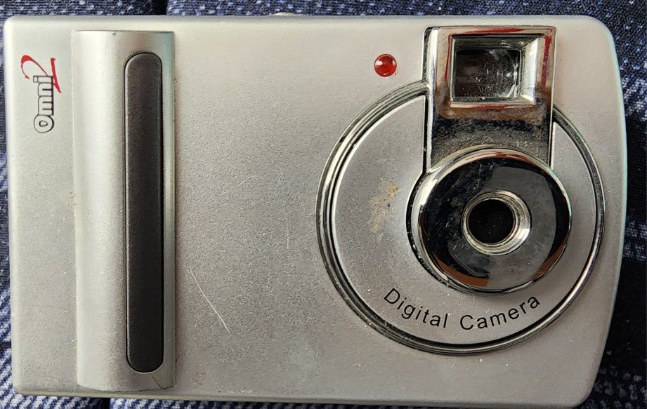 Digital Camera OMNI 2 Comoact - AAA batteries Included