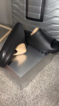 BLACK YEEZYS
