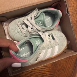 Adidas 20$