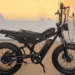 30+ MPH Electric Bike- Moped Style- Charger Included 