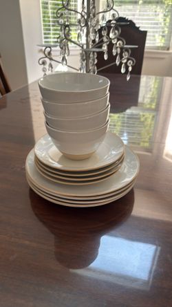Threshold dinnerware set 12 person