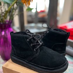 Black Uggs 