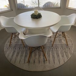 Kitchen Table And 4 Chairs