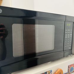 GE Countertop Microwave - Black