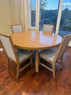 Round Dining Table set