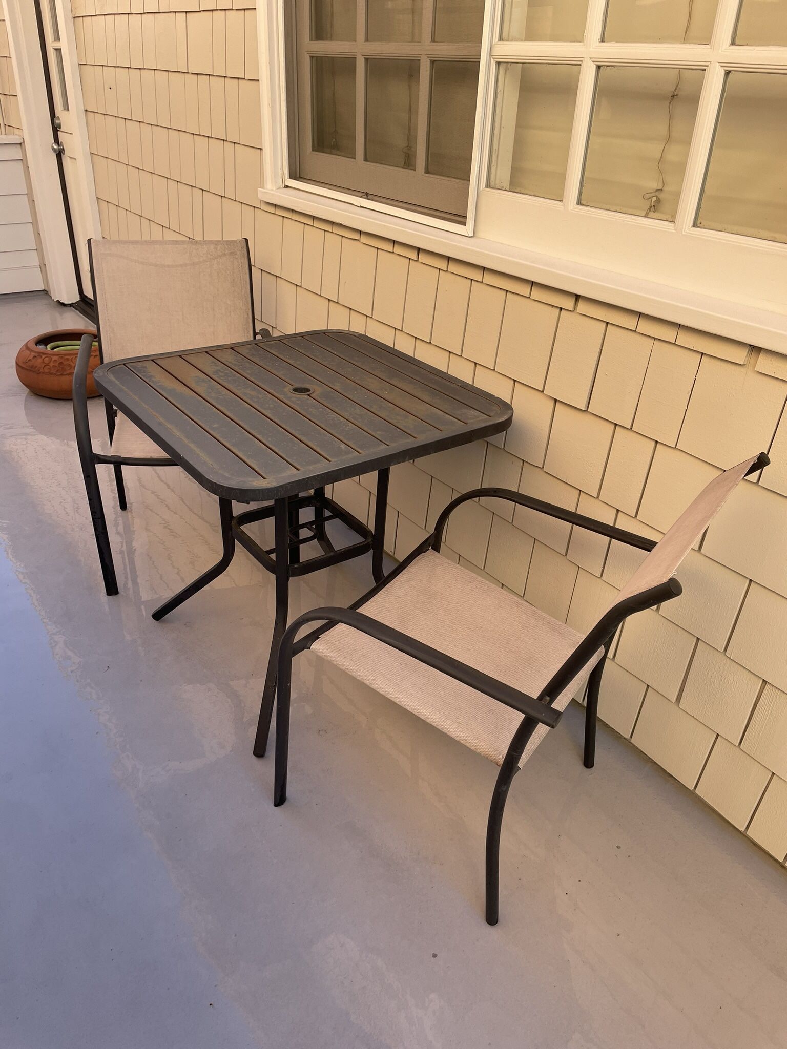 Pelham Bay Table & Chair Set