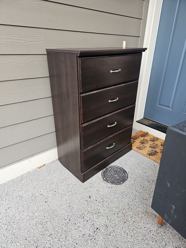 Free Dresser (Good Condition)